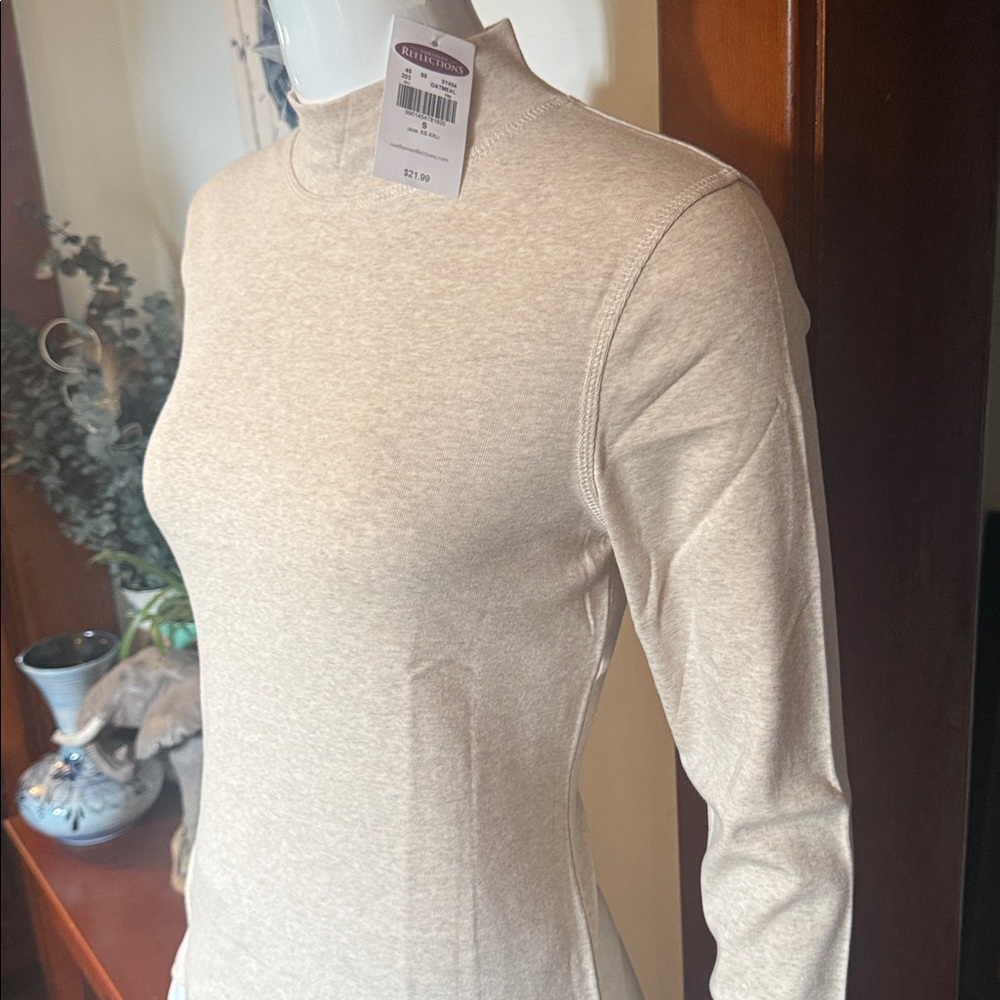 NWT Northern Reflections size small cotton Oatmeal Turtleneck Top